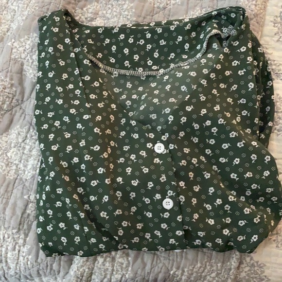 Calf-length green floral dress with buttons - Picture 2 of 3